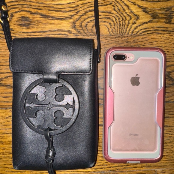 Tory Burch phone size crossbody. Great condition. - Picture 3 of 9